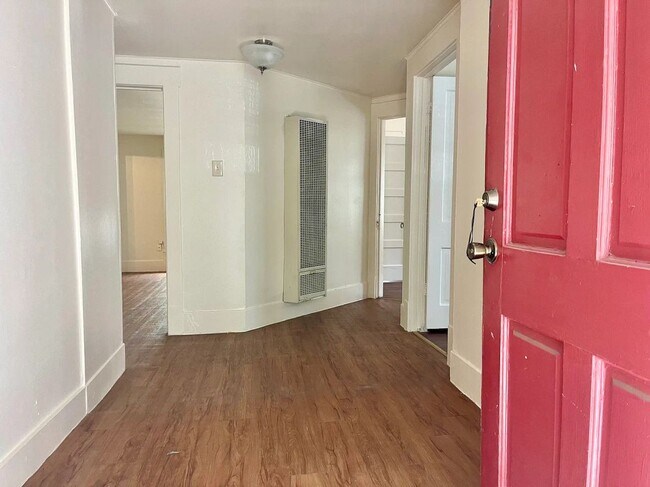 706 W 32nd St