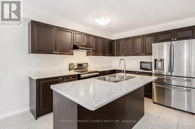 7760 Redbud Ln in Niagara Falls, ON - Building Photo - Building Photo