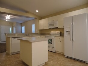 11424 Crestlake Village Dr in Riverview, FL - Building Photo - Building Photo