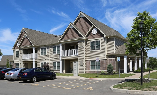 Deer Lakes Apartments in Amherst, NY - Foto de edificio - Building Photo