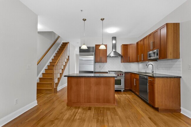 14 1st St in Stamford, CT - Building Photo - Building Photo