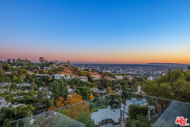 9318 Warbler Way in Los Angeles, CA - Building Photo - Building Photo
