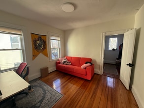 24 Granite St, Unit 2 Beds 1 Bath Apartment Near Union Square in Somerville, MA - Foto de edificio - Building Photo