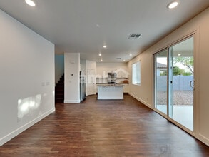 6627 S 42nd Dr in Phoenix, AZ - Foto de edificio - Building Photo