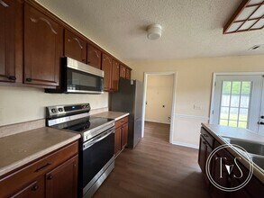 2416 Fernando Ct in Hinesville, GA - Building Photo - Building Photo
