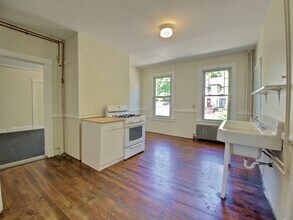 324 Valley St, Unit 20 in Willimantic, CT - Building Photo - Building Photo