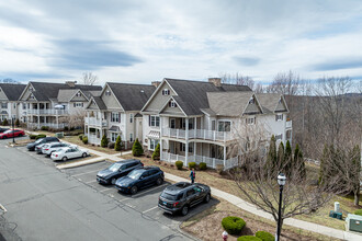 Westview Highlands in Berlin, CT - Building Photo - Building Photo