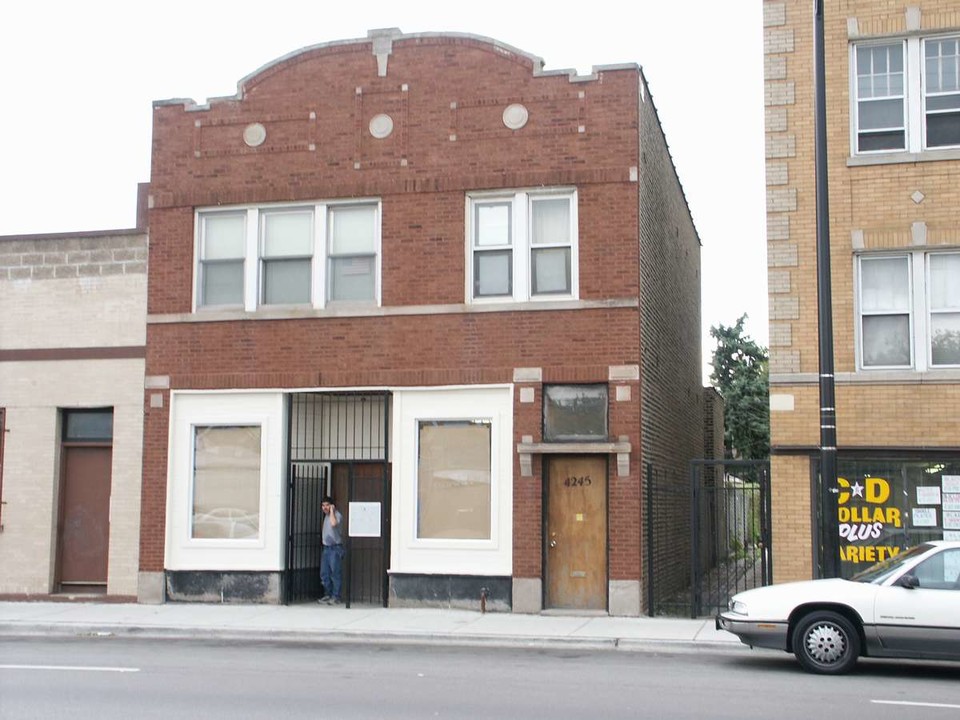 4245 W Division St in Chicago, IL - Building Photo