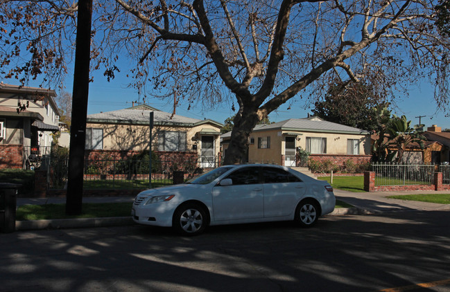 Maui Apartments in Burbank, CA - Building Photo - Building Photo