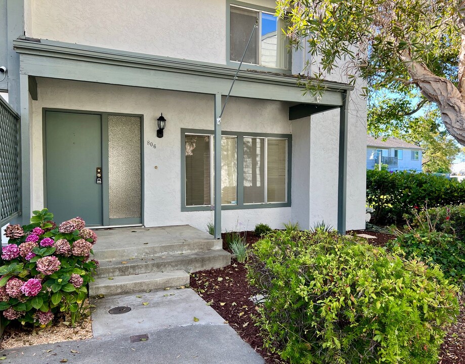 806 Magellan Ln in Foster City, CA - Building Photo