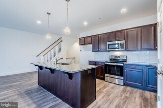 204 Hill Ln in Mechanicsburg, PA - Building Photo - Building Photo