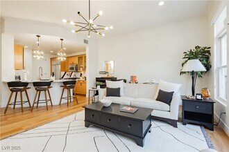 2240 Village Walk Dr in Henderson, NV - Building Photo - Building Photo