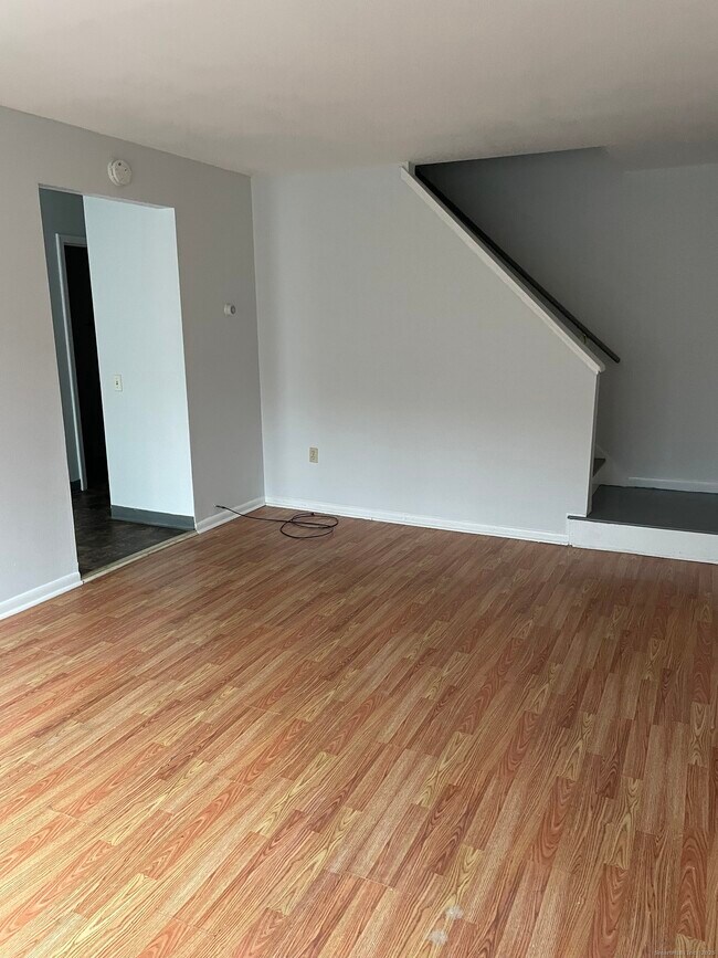 88 Wakelee Rd in Waterbury, CT - Foto de edificio - Building Photo