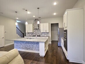 557 Reale Dr in Irving, TX - Building Photo - Building Photo