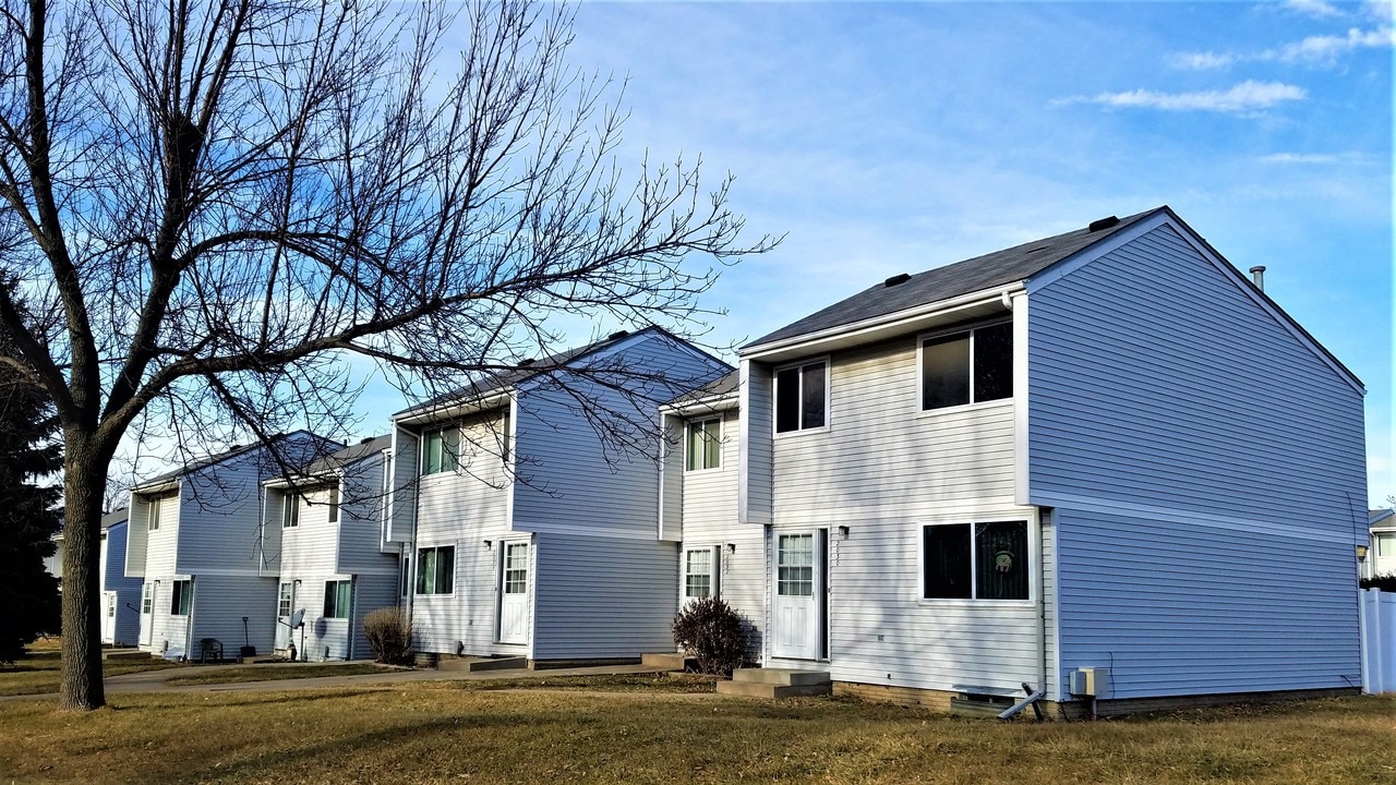 Town Park Townhomes in Sioux Falls, SD - Building Photo