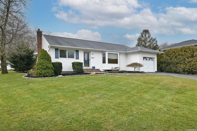 36 Shirley Ct in Commack, NY - Building Photo - Building Photo