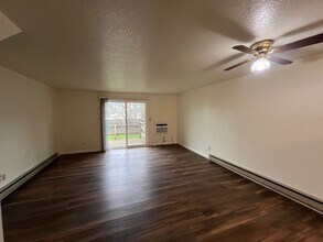 159-161 Loop Rd in Myrtle Creek, OR - Building Photo - Building Photo