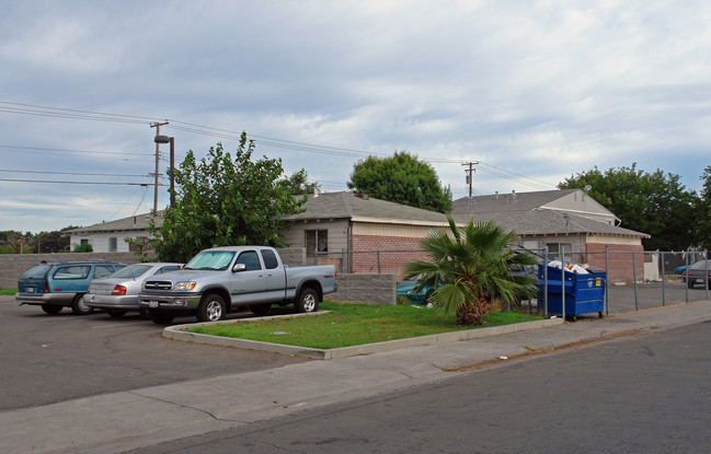 3711-3715 Balsam St in Sacramento, CA - Foto de edificio - Building Photo