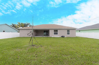 202 SW Aldoro Pl in Port St. Lucie, FL - Foto de edificio - Building Photo