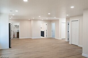 7071 Township Rd 466 in Lakeville, OH - Building Photo