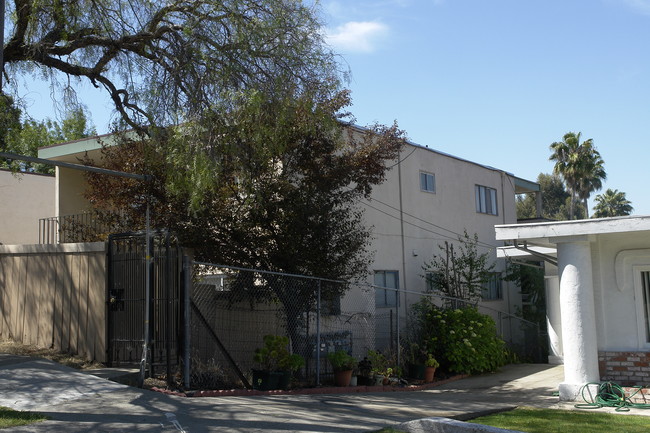 6649 Laird Ave in Oakland, CA - Foto de edificio - Building Photo