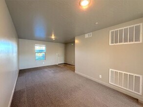 182 Lone Rock Dr in Hurricane, UT - Building Photo - Building Photo