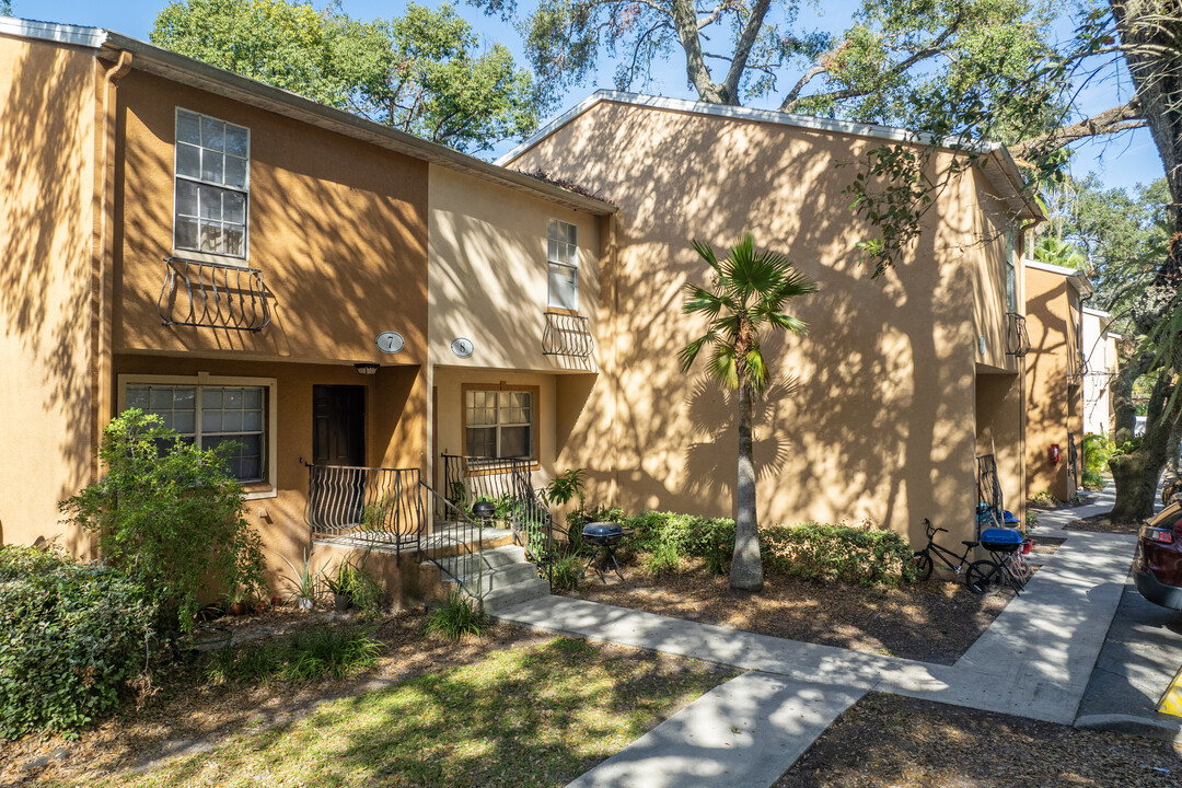 Uptown Townhomes in Lutz, FL - Building Photo