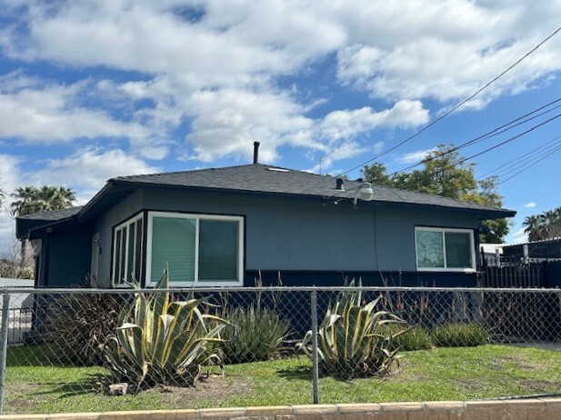1119 N Mayfield Ave, Unit 1119 in San Bernardino, CA - Foto de edificio