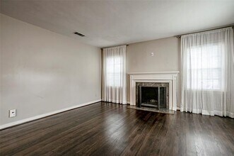 7410 Caillet St in Dallas, TX - Building Photo - Building Photo