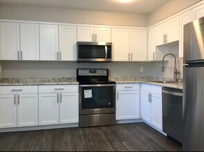 17704-17736 NE Glisan St in Portland, OR - Building Photo - Building Photo