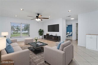 1080 Cypress Way E in Naples, FL - Building Photo - Building Photo