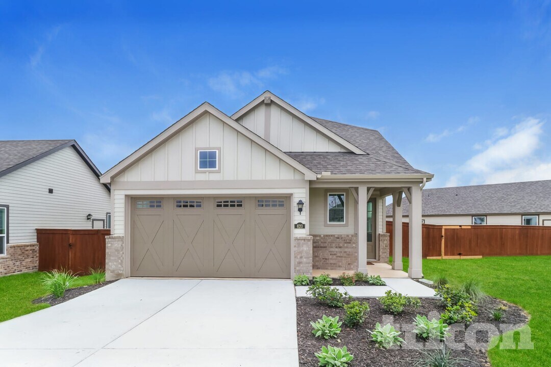 620 Raglands Rd in Leander, TX - Foto de edificio