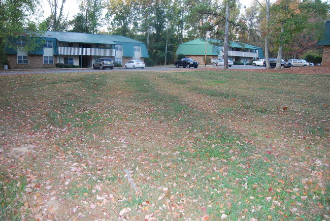 Suncrest Apartments in Grant, AL - Foto de edificio - Building Photo