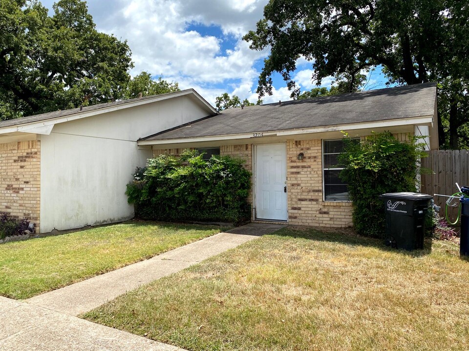 3204 Normand Dr in College Station, TX - Building Photo