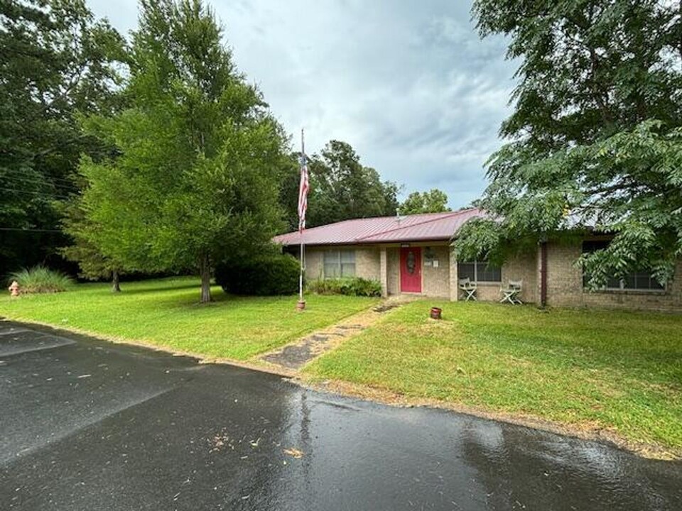 104 Davis St in New Llano, LA - Building Photo