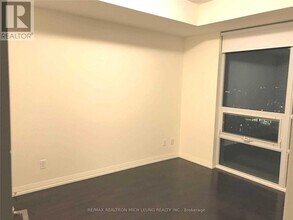 460 Adelaide St E in Toronto, ON - Building Photo - Building Photo