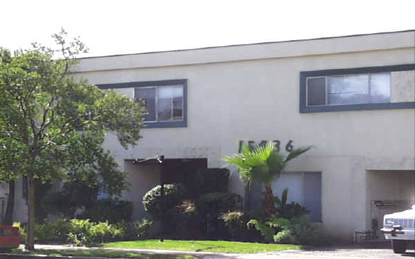 15436 Vanowen St in Van Nuys, CA - Foto de edificio - Building Photo