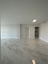 3800 S Ocean Dr, Unit # 411 in Hollywood, FL - Foto de edificio - Building Photo
