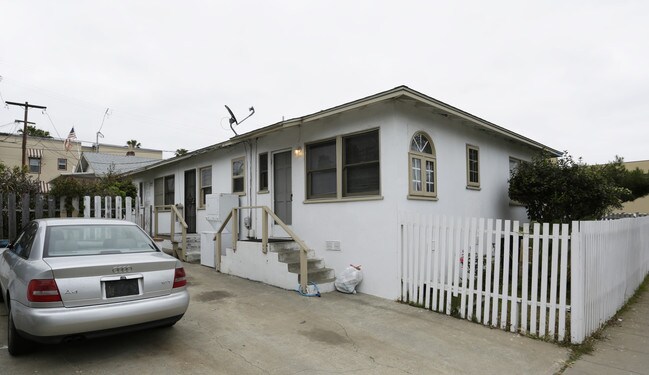 404-408 Topeka St in Oceanside, CA - Building Photo - Building Photo