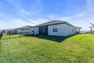 15713 Sunny Day Dr in Bradenton, FL - Building Photo - Building Photo