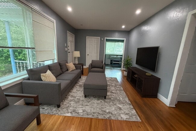 11305 NE 13th Ave in Miami, FL - Building Photo - Building Photo