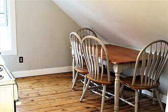 283 Spring St in Newport, RI - Foto de edificio - Building Photo