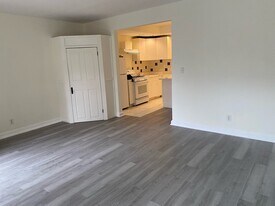 18 Dean Rd, Unit T2 in Brookline, MA - Building Photo