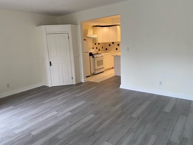 18 Dean Rd, Unit T2