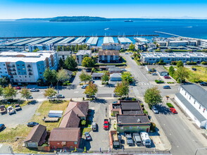 Vista Del Mar Bungalows in Des Moines, WA - Building Photo - Building Photo