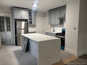 1481 W Broad St in Stratford, CT - Building Photo - Building Photo