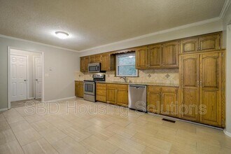 405 SE Dales Ct in Blue Springs, MO - Building Photo - Building Photo