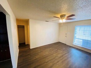 1710 Ledgewood Dr in Austin, TX - Building Photo - Building Photo