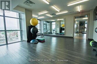 501 St Clair Ave W in Toronto, ON - Building Photo - Building Photo