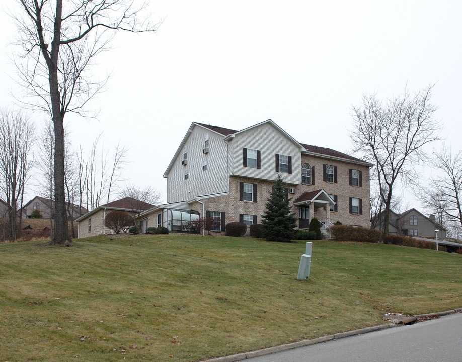 6395 St Andrews Dr in Canfield, OH - Building Photo